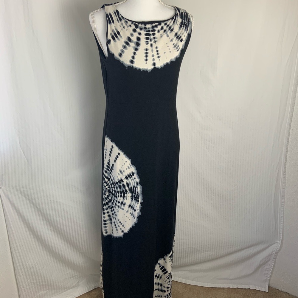 Long black and white dress